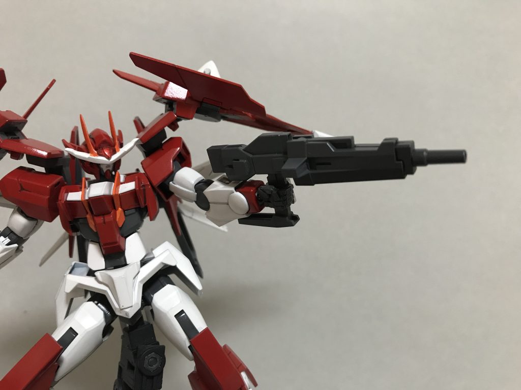 サブアーム:GNドッズライフル
取り回しの悪いバスターライフルを補助するために装備された