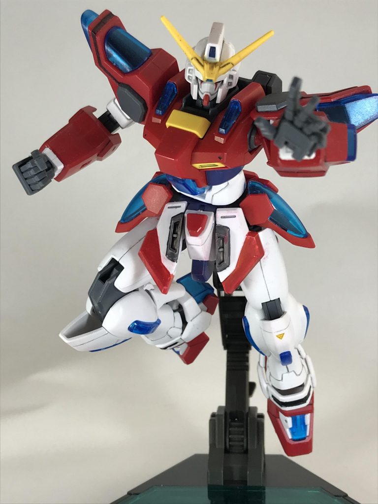 バーニング系列機を元にしているので格闘のポーズも決まりますが、首をスクランブルベースにしているためPCパーツでは接続出来ないためプラのパーツを流用したが、上下の可動が、あまり無いです。