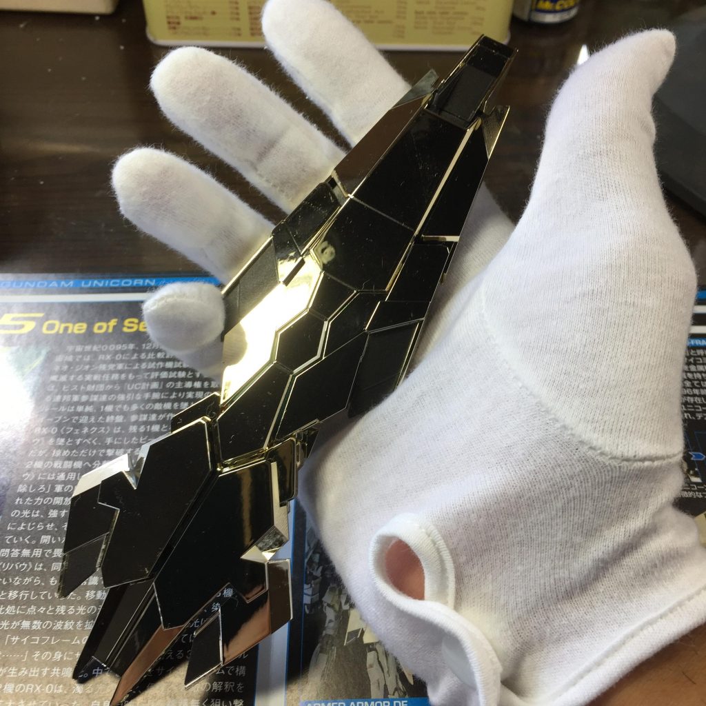 最後に手袋写真。
何回も必要ないランナーに引っかかって、これはこれでストレスでしたー。
でも、メッキに指紋を付けずに綺麗に出来上がったから大満足です!