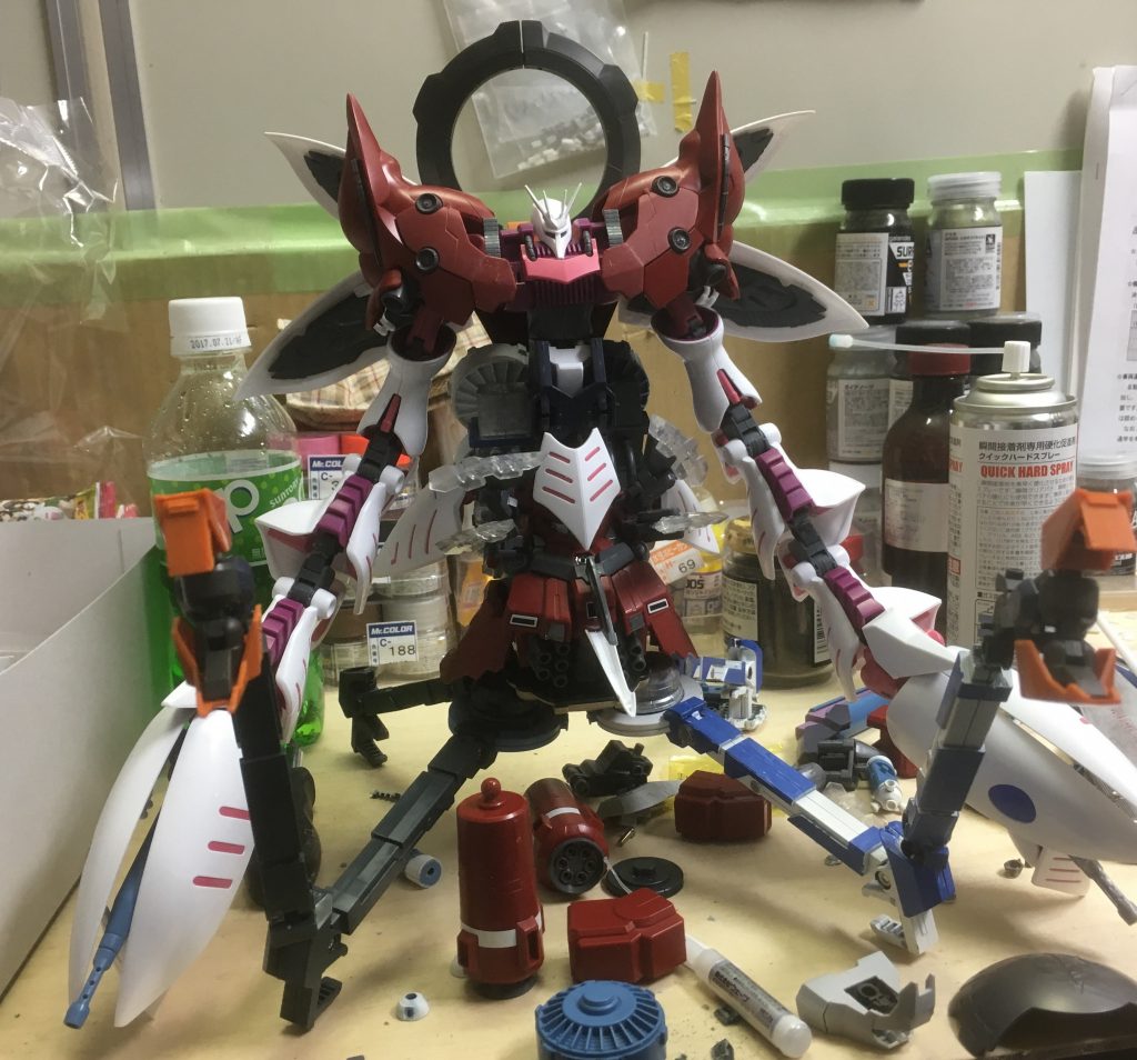 脚を失ったままにしておくのもなんか嫌なので、ジャンクボックスを漁り、そこからビックガンを、発掘してそれを脚としました。