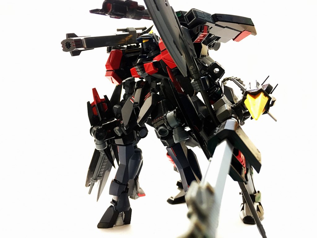 ## フォーゲルグレイズナハト
シュバルべグレイズベースに、ブリッツガンダムのパーツを使い改造した機体。
バーニアの数がかなり多くなっている
画像はフルアタッチメントモード