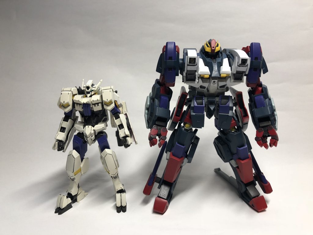 手元にあったフラウロスと身長比較。設定全長が21mなので若干大きめになったかもしれませんが、かっこいいので気にしない！