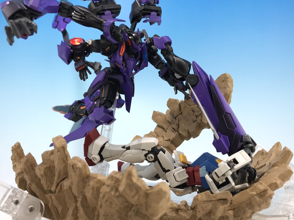 だいたい、全部の剣を展開しない方が戦いやすいし、サマになるから困る。