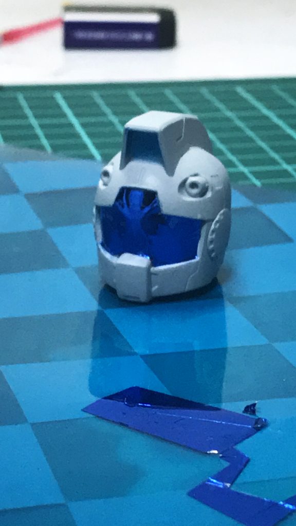 シールは百均のホイルシールから、マスキングして型取り後貼り付け。ものすごく難しかった…けど、コレはコレで勉強になりました。