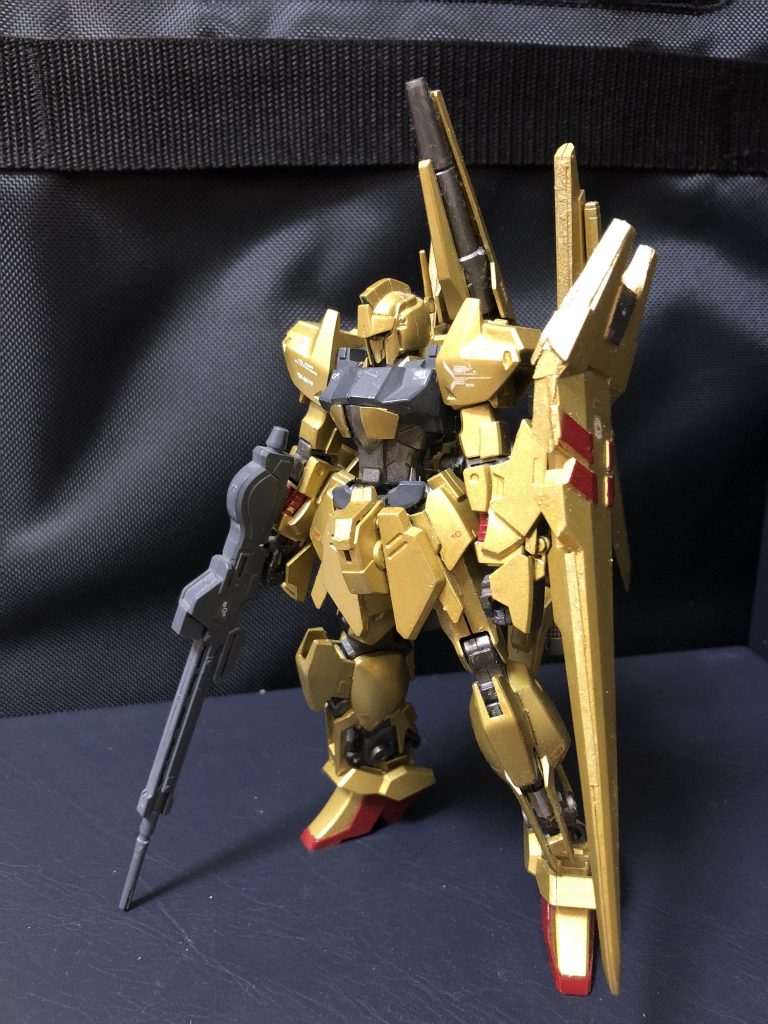 百万式−改(MEGA−SHIKI CUSTOM)
形式番号 MSN-001M−KAI
oyzは、ZZ REVIVEを中心とする、ビルドダイバーズチーム“ネェル−アーガマ”を発足。
ZZで登場したガンダムチームを、カスタム機でのビルドダイバーズチームを再現するのが目的である。
この百万式−改は、かつてサカイ−ミナトが完成させ、一般発売されたキットを改修した物である。