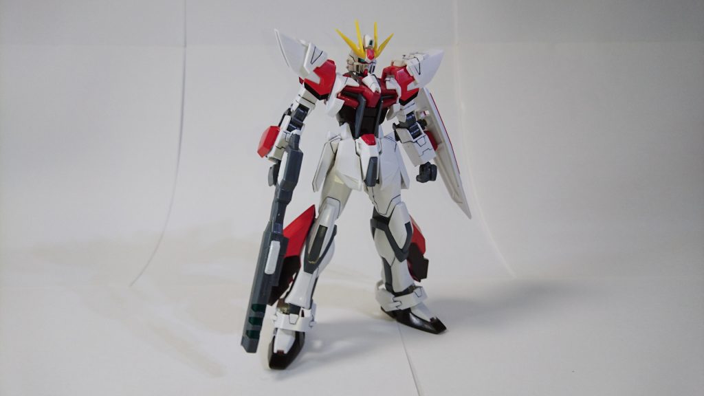 バックパック無しフロントショットです。
足に追加ブースターを装着させています。
バックパックが巨大なため下半身のバランスを考えて付けてみました。