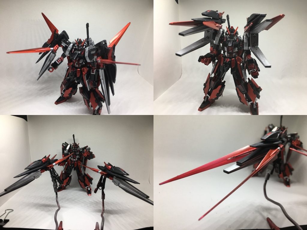 肩部複合スラスターユニット。ビットのマウントの他、マウント位置による特性変化やアーム展開による全方向射撃。分離しての支援機化等を可能に。