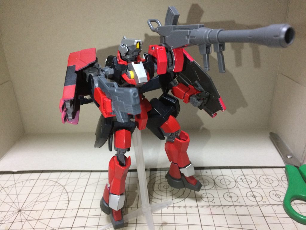 バズーカ型特殊砲。榴弾、ナパーム、チャフ弾、信号弾など様々な弾を使う