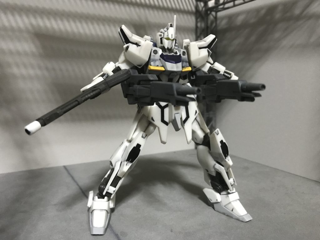 大型ライフルはヴェスバーのような感じで展開可能