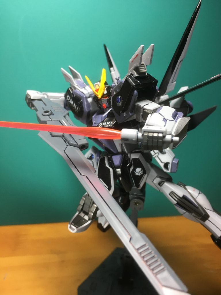 　ビームサーベルはキット付属の持ち手一体型に加えて、他キットから流用。