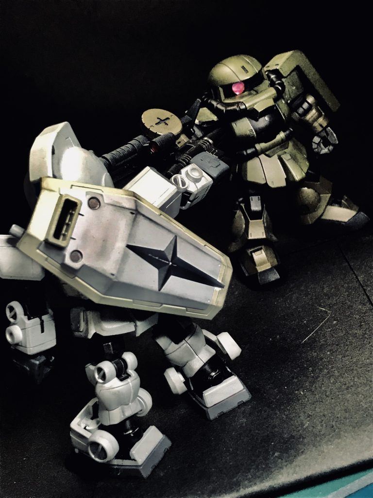 前作のジム:リトルレイダーと。SDCSはメリハリの入ったデザインが等身に合っていて、SDとは思えない情報量とスタイリッシュさが好みです！