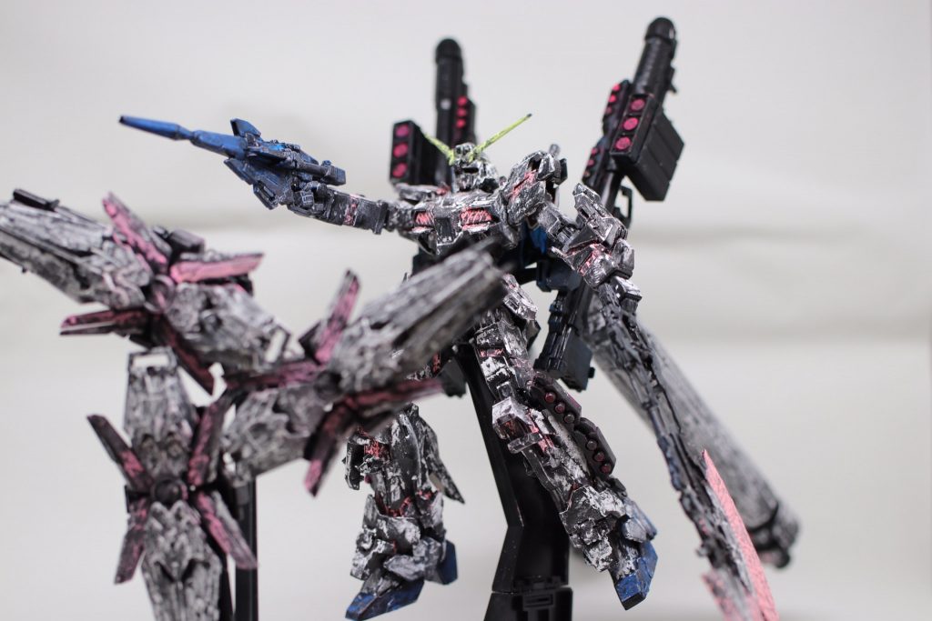 アクションベース2が見当たらなく、デスティニーガンダムの台座を代用しております。