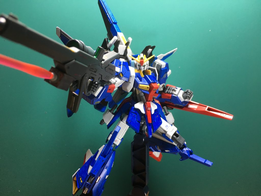 膝裏は0.5mmプラ板で肉抜き穴にフタをしました。サイドアーマーにビームサーベルを追加しています。
 
 「ギャ イースタンウェポンズ」を使用しましたが、ビームランス用のパーツが余りました。せっかくなのでプラ板で囲い、ビーム・ジュッテをライフルの下部に追加しました。外して手持ちのサーベルに出来ます。
 ビーム・ライフルはグリップとガード部分の後ハメ加工を行いました。