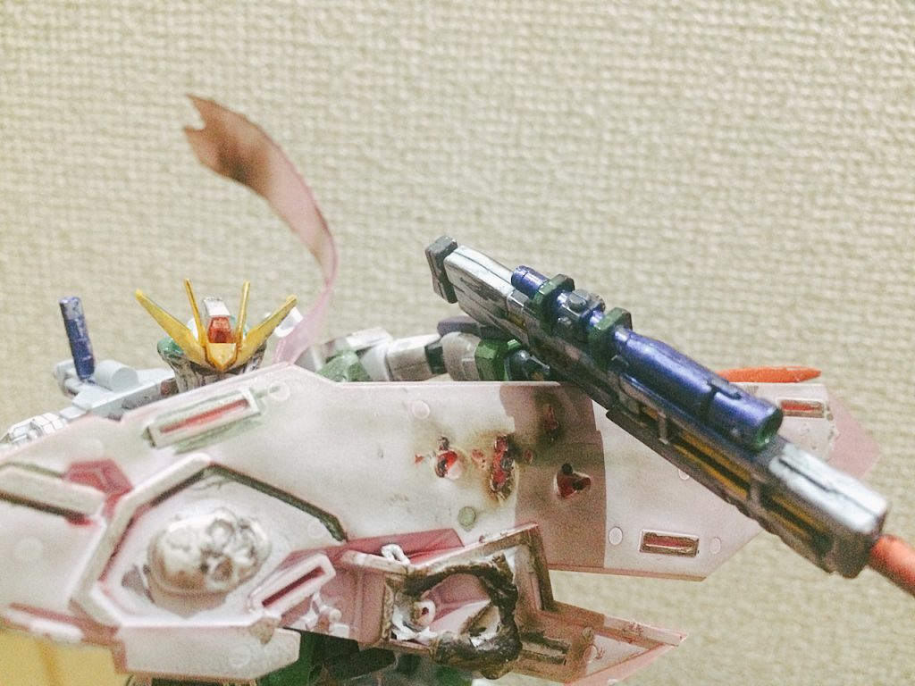 縦の可動域は360度！初めてパテを使って火傷跡を再現？しました