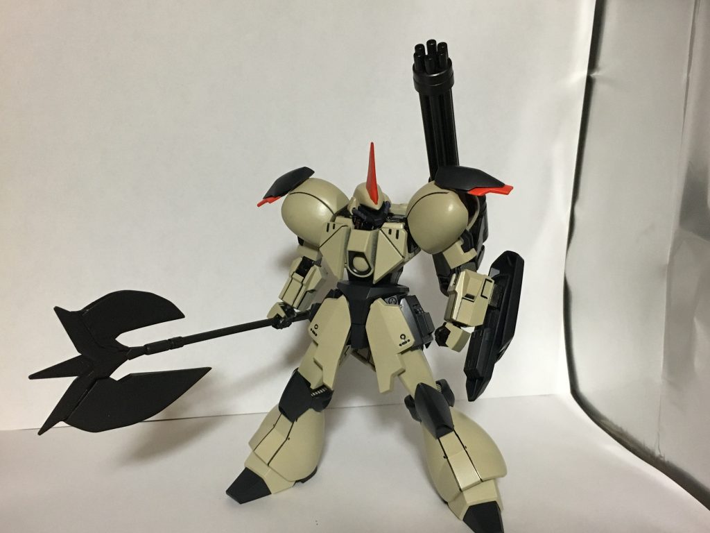 カラーリングはリベイクを意識しつつ、ジオン系らしさと鉄血風のガルバルディを目指しました。