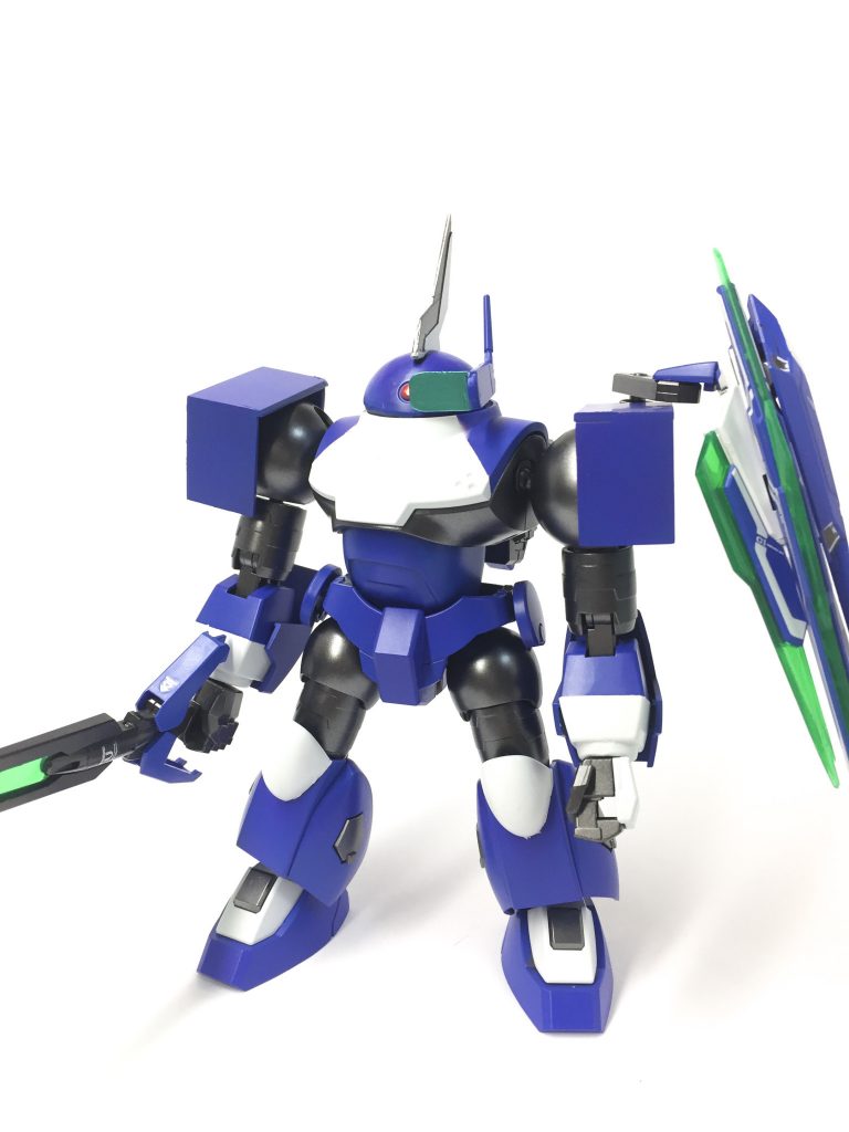 ELSとの決戦にあたり、クアンタの最終調整が終わるまでの繋ぎとして開発されたMSというのが、自分の脳内設定です。
「一体誰が乗るんだよ」とか「クアンタの調整を間に合わせなきゃいけないのにクアンタの武装持ってきたらダメだろ」というツッコミはどうかお控えください。