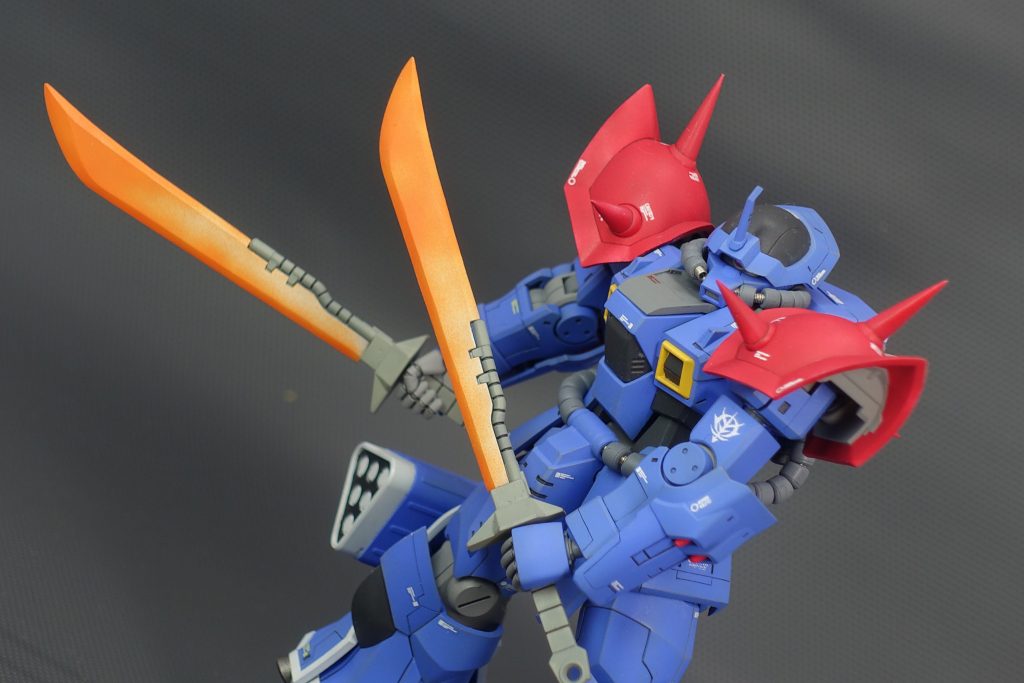 二刀をビシッと構え