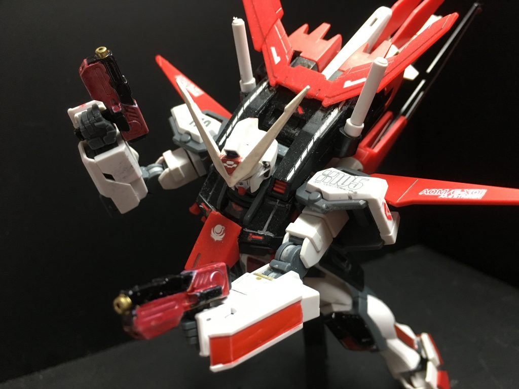 ビームライフルショーティー
腰部に2挺装備されている小型のビームライフル。主に牽制用として使用される。