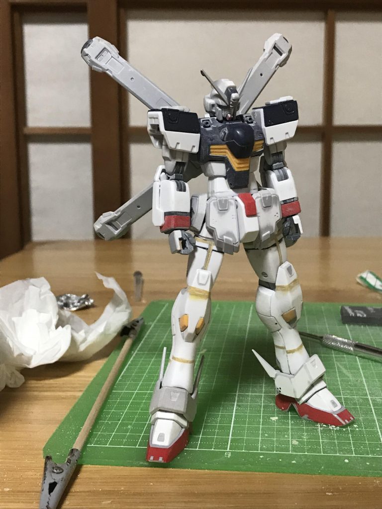 腰や脚をプラ板で延長しました。