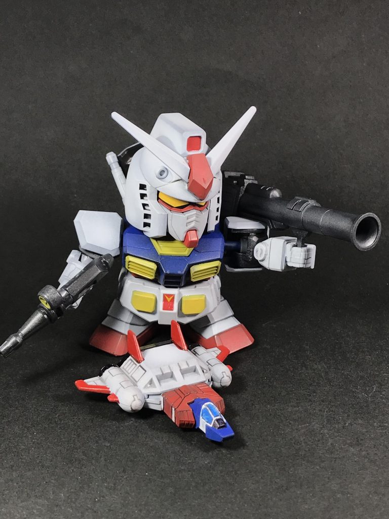 SDコアファイターは基本色を吹いたあと、ガンダムマーカーで仕上げ。