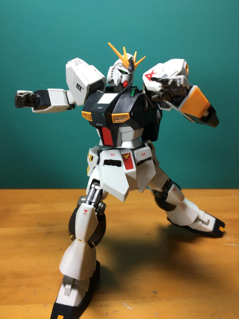 　boketeで「行きついた先は原始的な暴力」とネタにされましたが、武器が無くなっても最後の最後まで決着を付けようとするシャアとアムロの執念は、1stから見てきたファンにとってはものすごく熱い展開だったのでしょう。