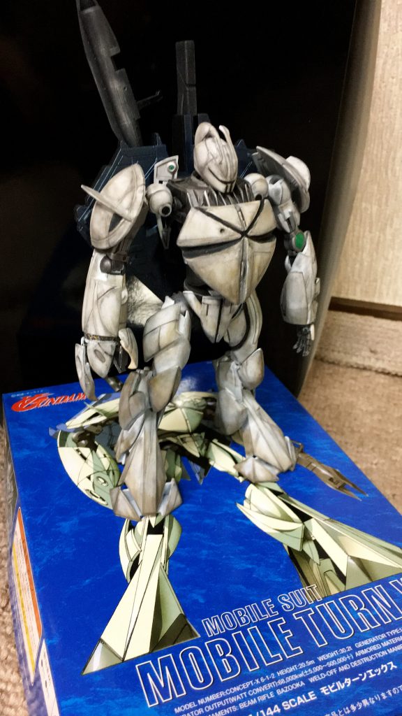 シャイニングフィンガーを閉じた状態になります、左腕関節はダブルオーダイバーの物を二の腕アーマーを∀ガンダムの物に
左腕にボリューム不足を感じたので∀ガンダムのサイドアーマーを重ねて接着しました