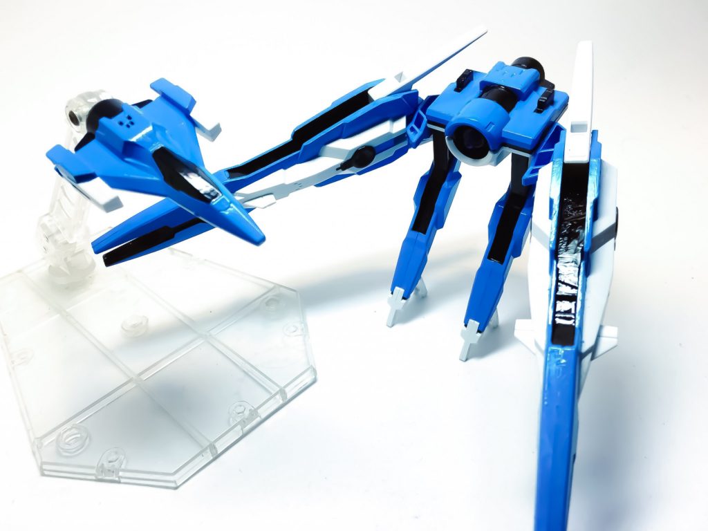 GNポッドは勿論分離可能
３ミリ穴があるのでスタンドを使ったアクションも可能です