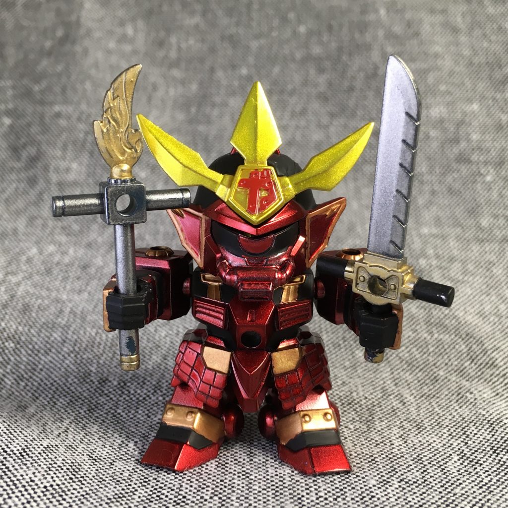 ザク風の仮面は本体色の赤で塗装。