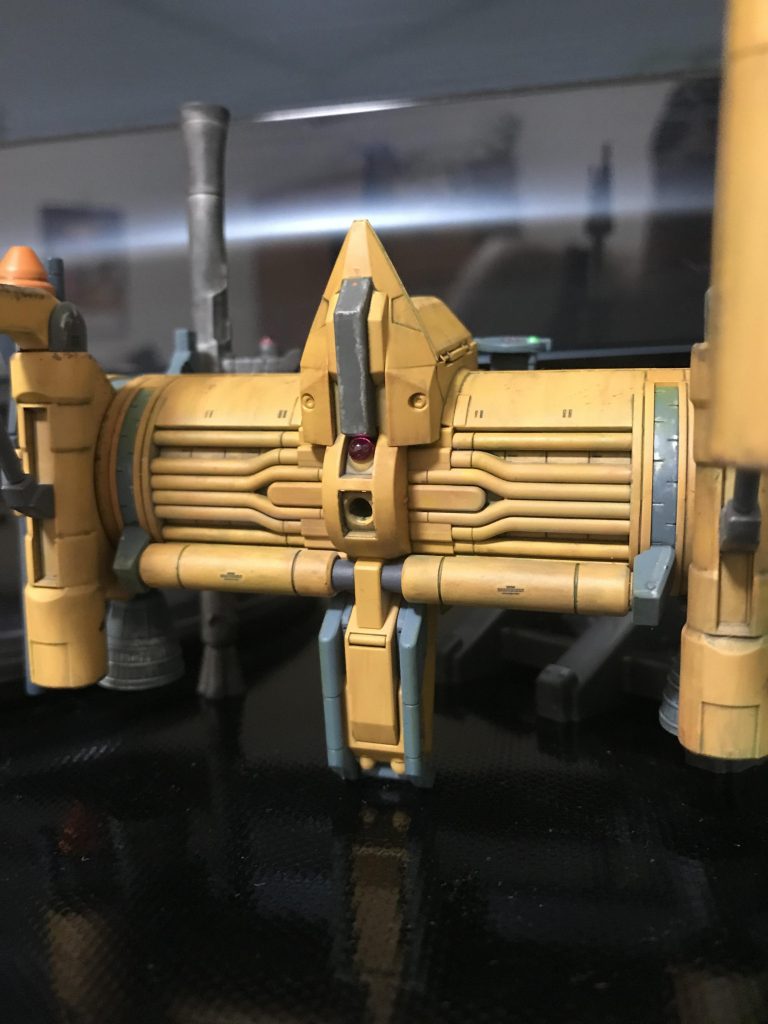 下面。モノアイ?らしきものはダイソーのネイルパーツを貼り付け。