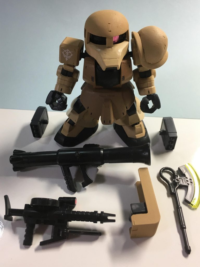 各種武装は元キットから流用 シールドはクロスシルエットのガンダムのシールド持ち手を接着して、 手持ち出来る様に変更しています。