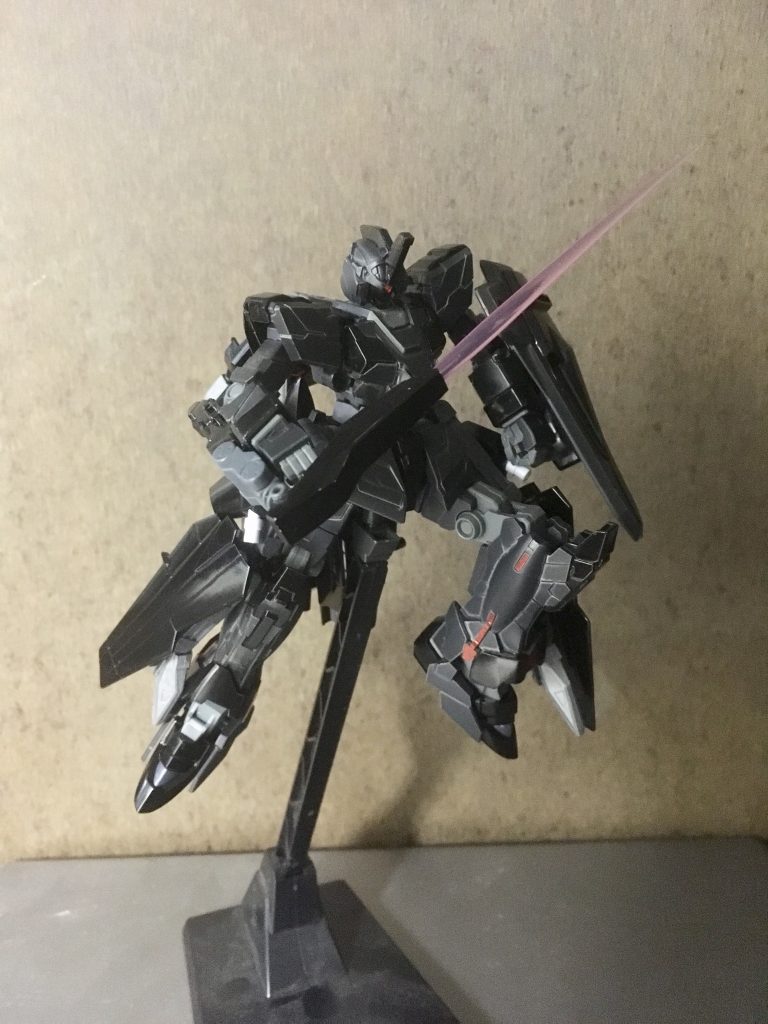 ガントレットビームサーベル
手甲に仕込んだビームサーベル
マニュピレーターを守りつつ接近戦を行える本機の主力武装の一つ