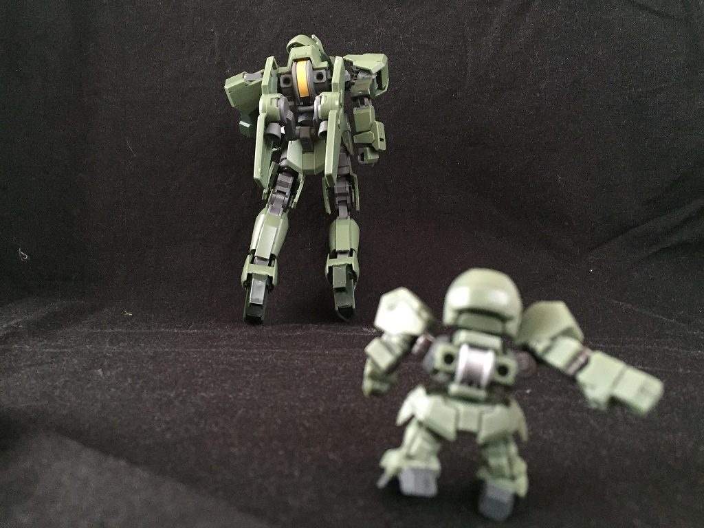 お父さんはやすみの日にぼくとあそんでくれます。
かけっこをすると、お父さんは手をぬかないといいます。すごくはやいです。おいていかれました。