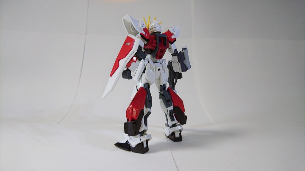 バックパック無しバックショットです。
お尻部分に3mm穴とポリキャップを仕込んでおり後述のパーツを装着します。