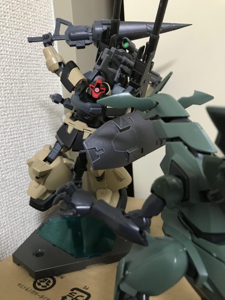 ビームサーベル等と比較すると取り回しはお世辞にも良いとは言えないが、打突兵器としては過剰なまでの破壊力を持ち、直撃さえすれば敵のガンプラに致命傷を与える事も容易。
ゴリ押しもできなくもないが、大振りな動きをフォローする為には精密なホバリング制御が求められる。