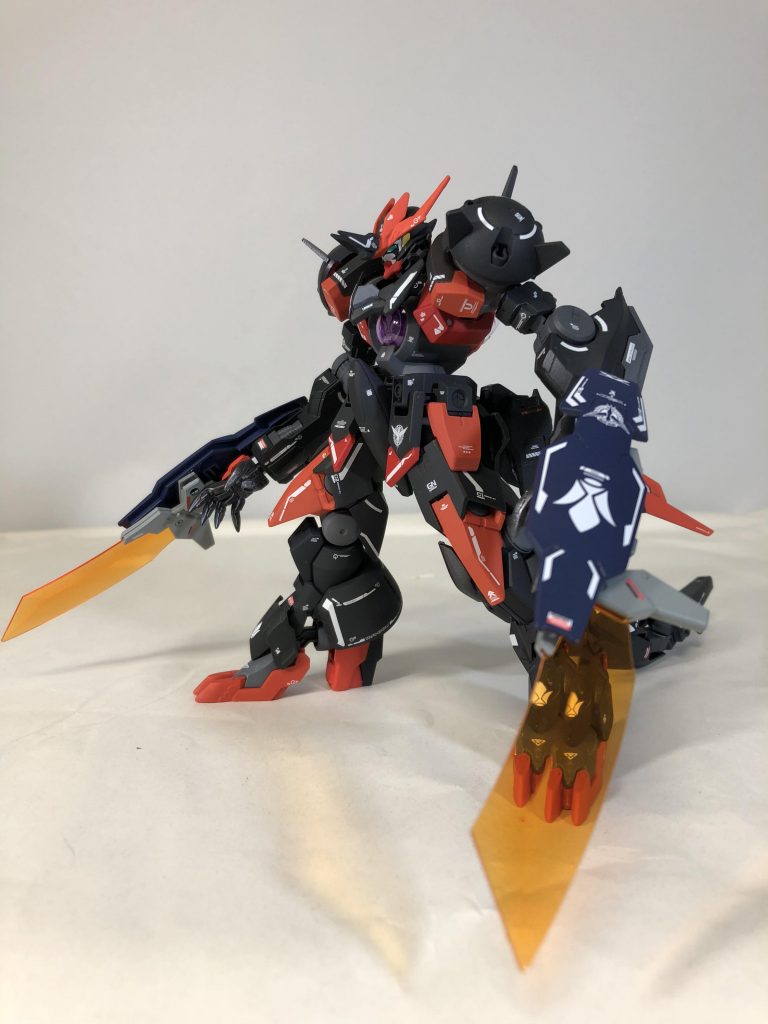 シールドに装備したオーガブレイドを展開。
ハンズフリーで使用可能。