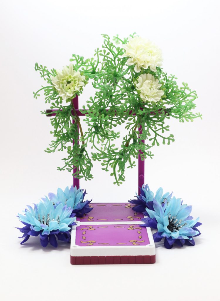 こちらは武将座を改造してつくった“華の武将座”。100円ショップさまさまです。