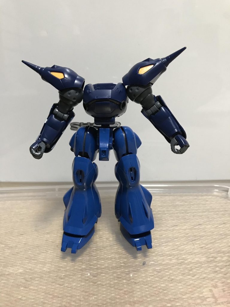 下半身が塗装後で上半身が塗装前です。