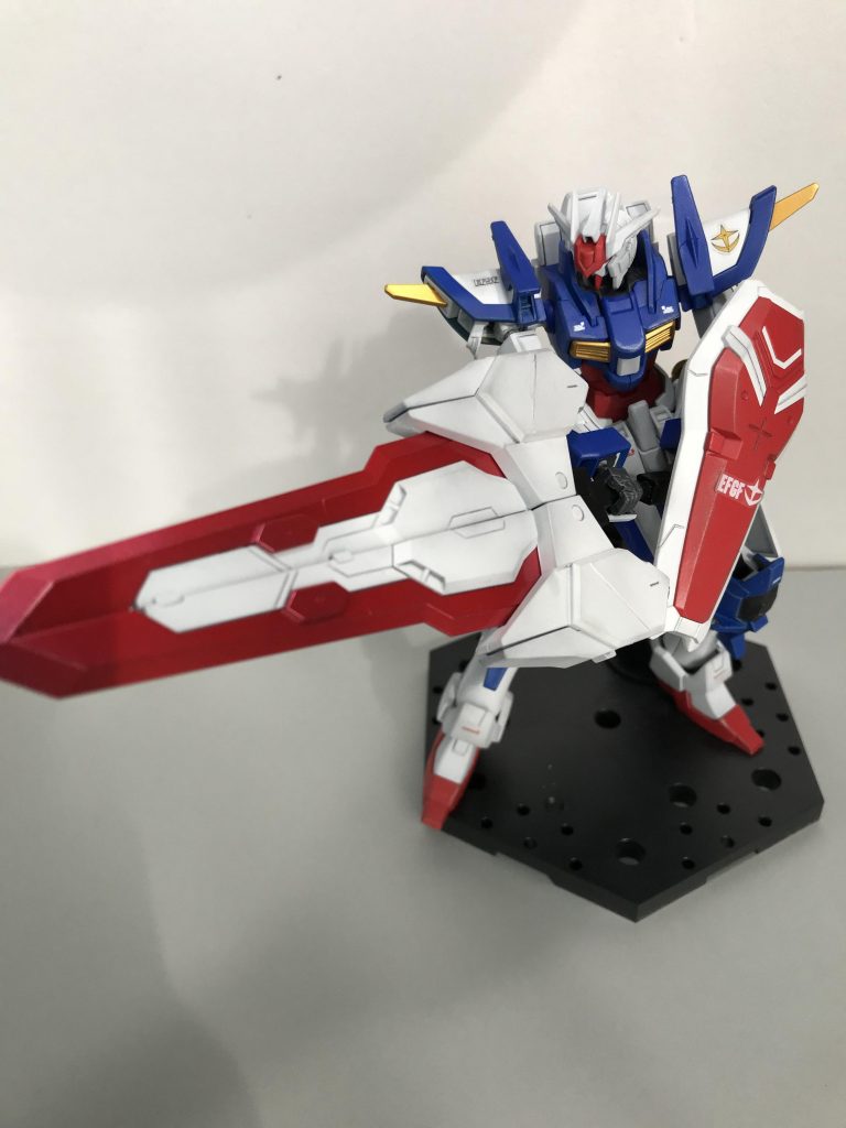 ウイングを2つ組み合わせた大型剣。このモードはあまり使用しない設定でウイングをカラー塗装しましたが、せっかくなので。戦艦をぶった斬るには最適な武器ですね。