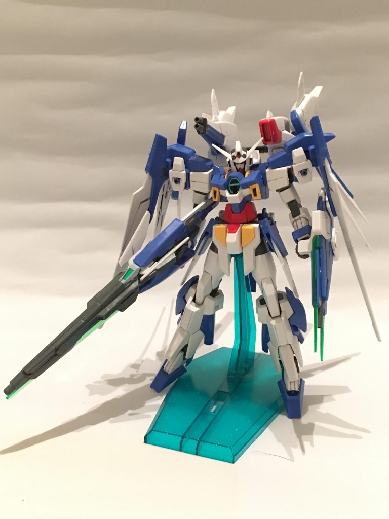 前回との違いはバックパックと武装の一新です(^ ^) 前はライトニングバックウェポンmk2でしたがゴツすぎると判断したのでv2アサルトバスターに変更。ロングレンジキャノンは切り詰めて連装キャノンにしてます。