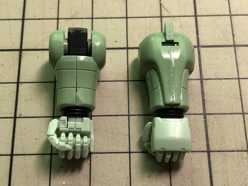 手首はジャバラ化。