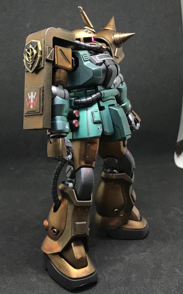 シールドにはビルダーズパーツのMSエンブレムを貼付けています。