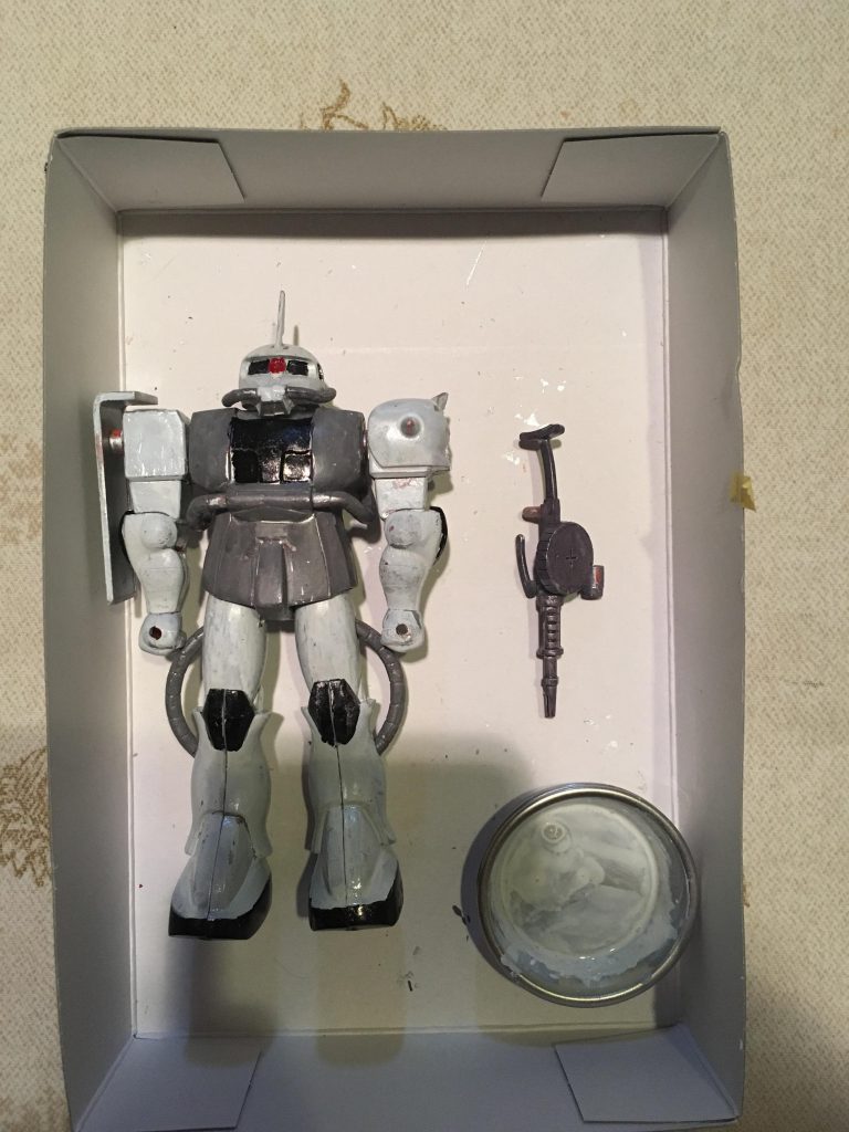 本塗装後の様子。
ガンダムマーカーのホワイトってなかなか色が乗らないですね。