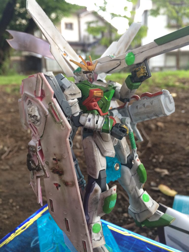 サテライトキャノンにもクリアパーツを採用！右腕の針金もヒートロッドがわりに使用可能です