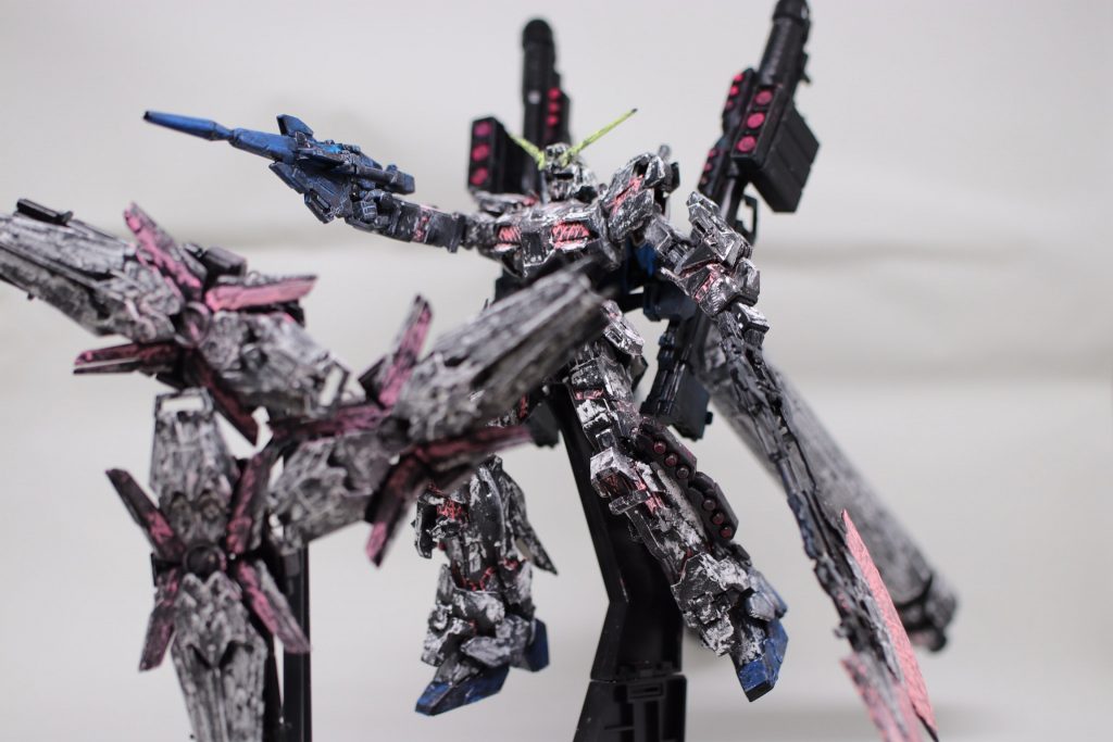 プラス1日置きましたが状況変わらず。なので一気に塗装しながら組み立てました。