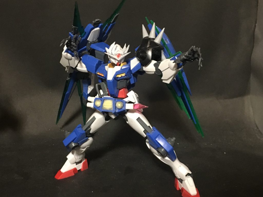 当初はフルセイバーまで考えてましたが流石に重いのでオミット

頭部は主にプラ板でアンテナなどを作り、肩はウヴァルにビルダーズパーツ、MSGシリーズの丸モールドを使用しています