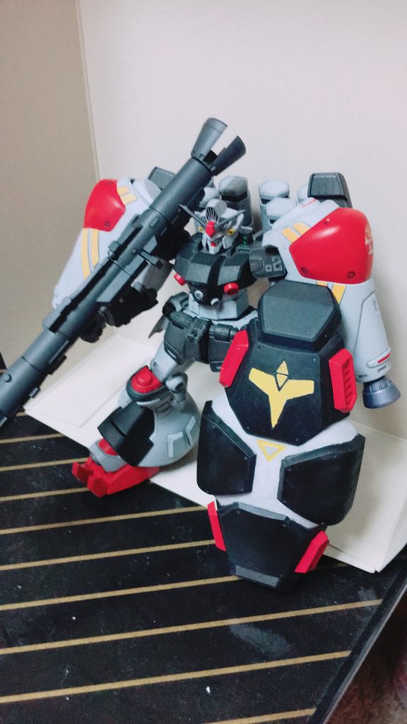 ビームバズーカなのであまり意味の無いシールドと