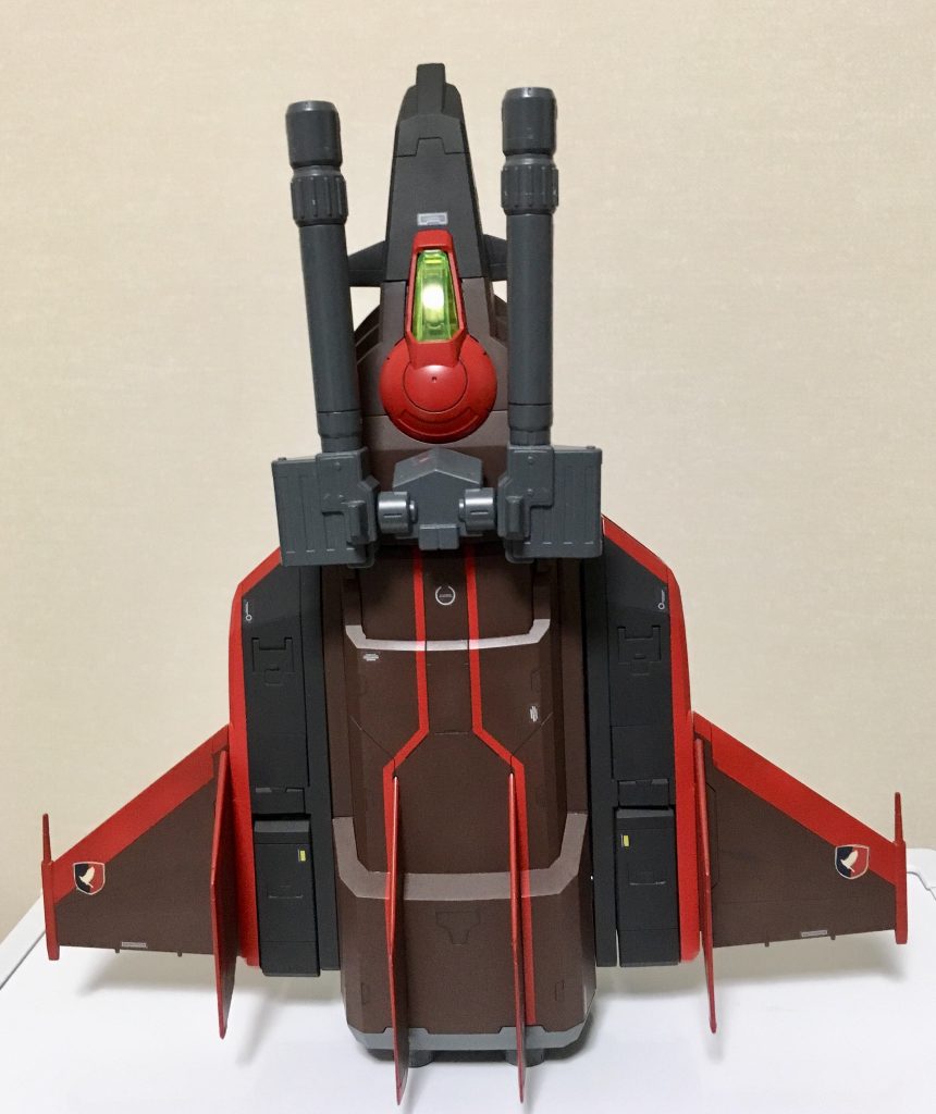 上面。本来なら迷彩を入れるべきかと思いますが、やってみると戦車っぽくなってしまうので、やめました。おそらく二連ビームキャノンが原因かと思います。

バンダイナムコ的コラボとかやってくれないかな？ と思います。