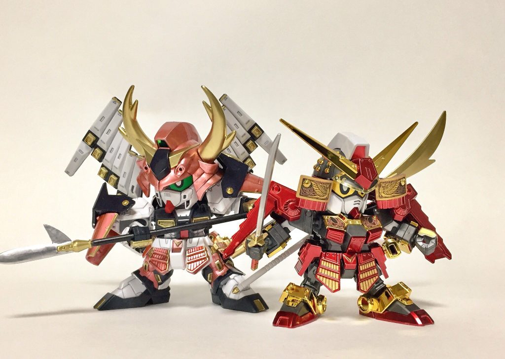 武者頑駄無と背中合わせ。一回り大きいですね。