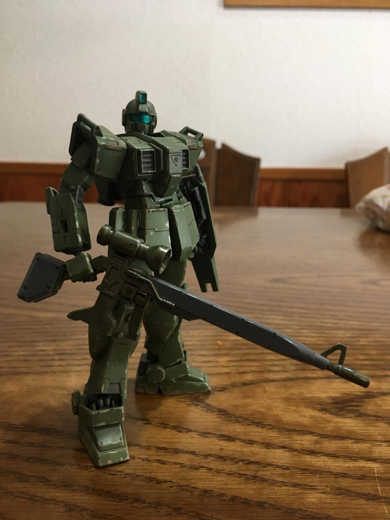 今回のポイントは汚し加減を軽度にしたこと。狙撃タイプの機体なので控えめにしました