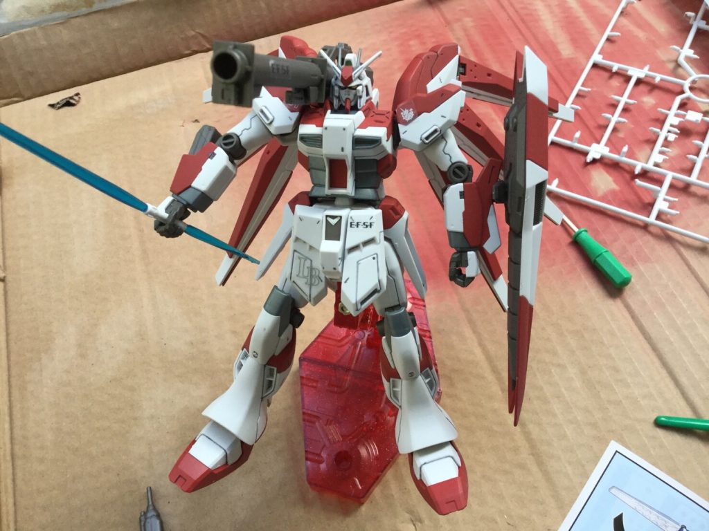 スミ入れをしてマスキングシールを貼り、つや消しスプレーを吹いて完成です